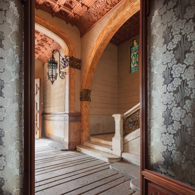 Casa Condeminas entrance details